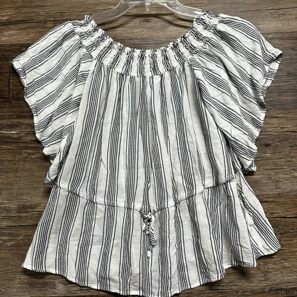 Abercrombie & Fitch White and Blue Smocked Flutter Sleeve Blouse - Picture 1 of 8